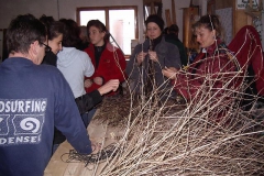 2007-12-29 Besen binden (3)