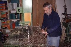 2007-12-29 Besen binden (4)